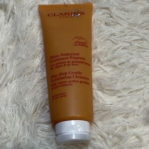 Clarins One-Step Gentle Exfoliating Cleanser